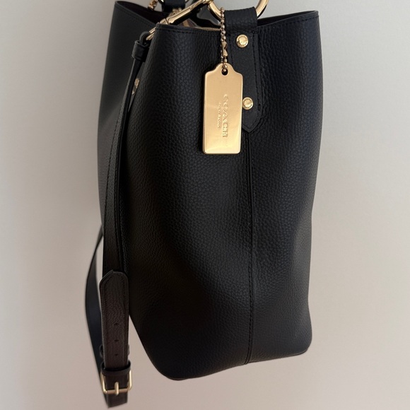 Coach Town Bucket Bag Black Leather Gold Crossbody Tote Code H208-91122 - Picture 4 of 17